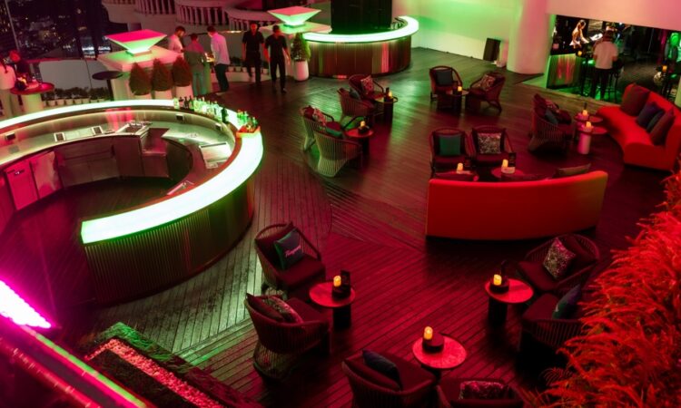 Tanqueray Garden Blooms at lebua No.3 - TRAVELINDEX